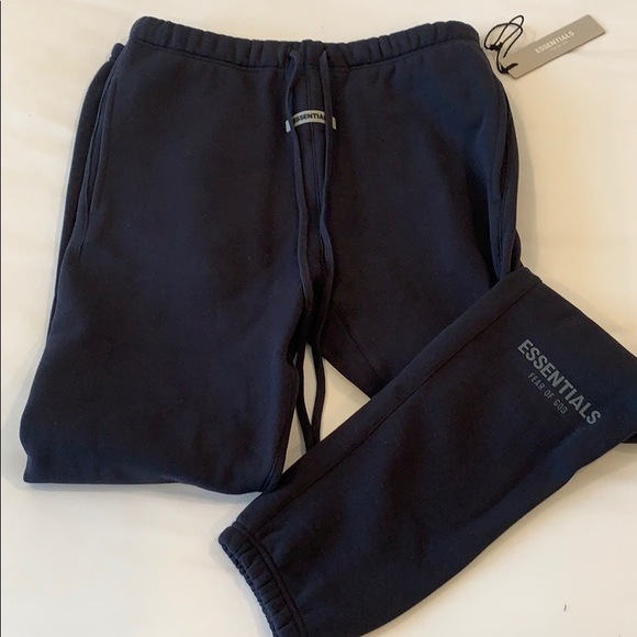 ESSENTIALS x Fear of God Sweatpants in Dark Navy - Picture 2 of 4